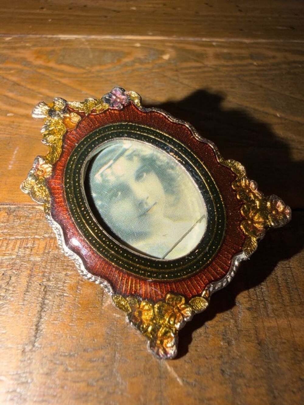 1928 Jewelry Co Victorian Style Portrait Brooch